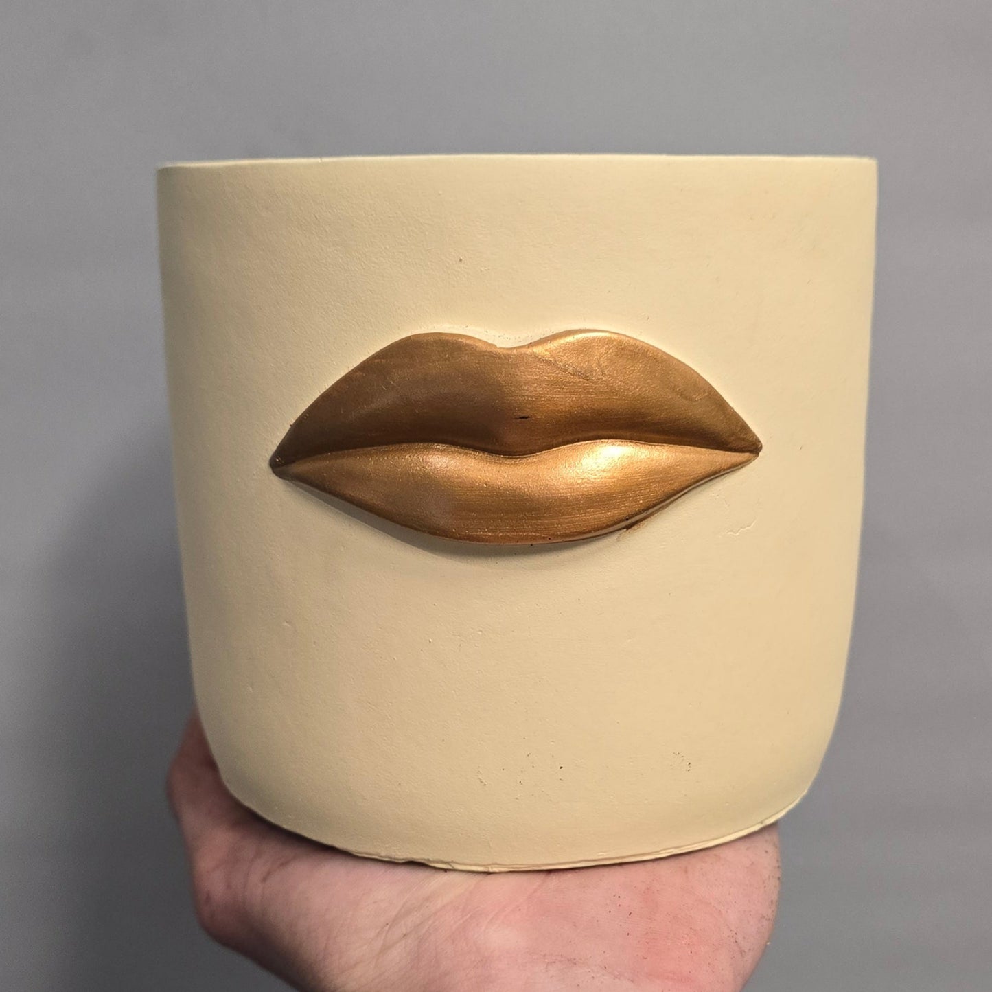 Give Us Kiss Pots