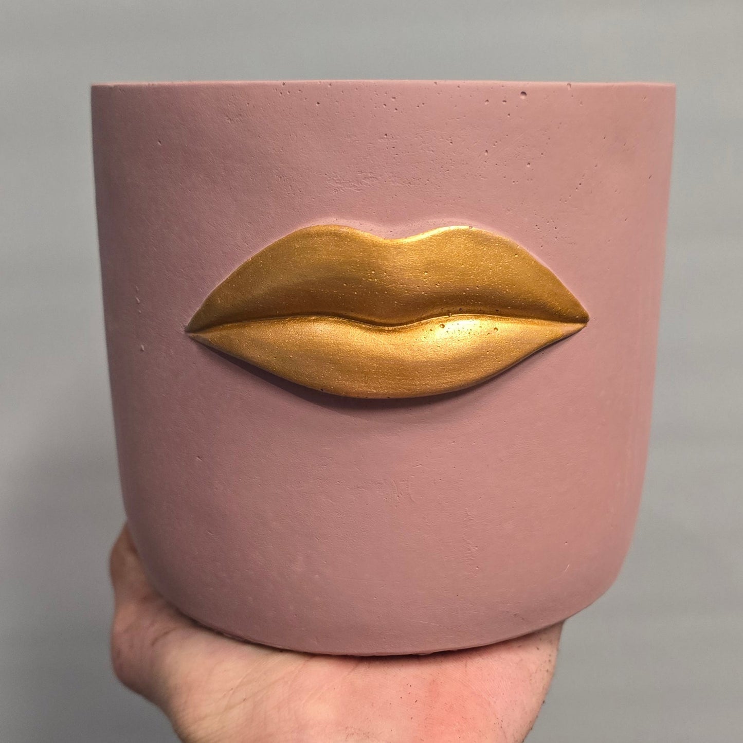 Give Us Kiss Pots