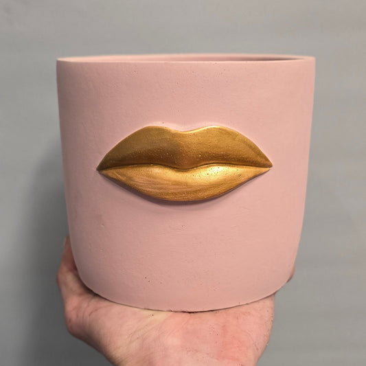 Give Us Kiss Pots
